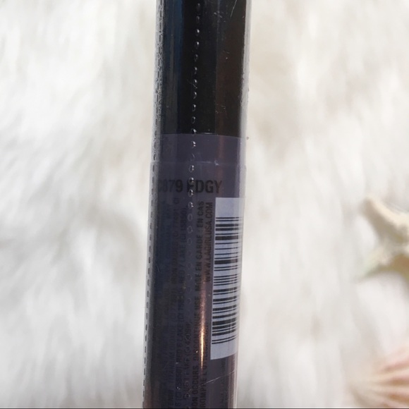 LA GIRL Lipify Stylo Lipstick #879 Edgy - Picture 5 of 5